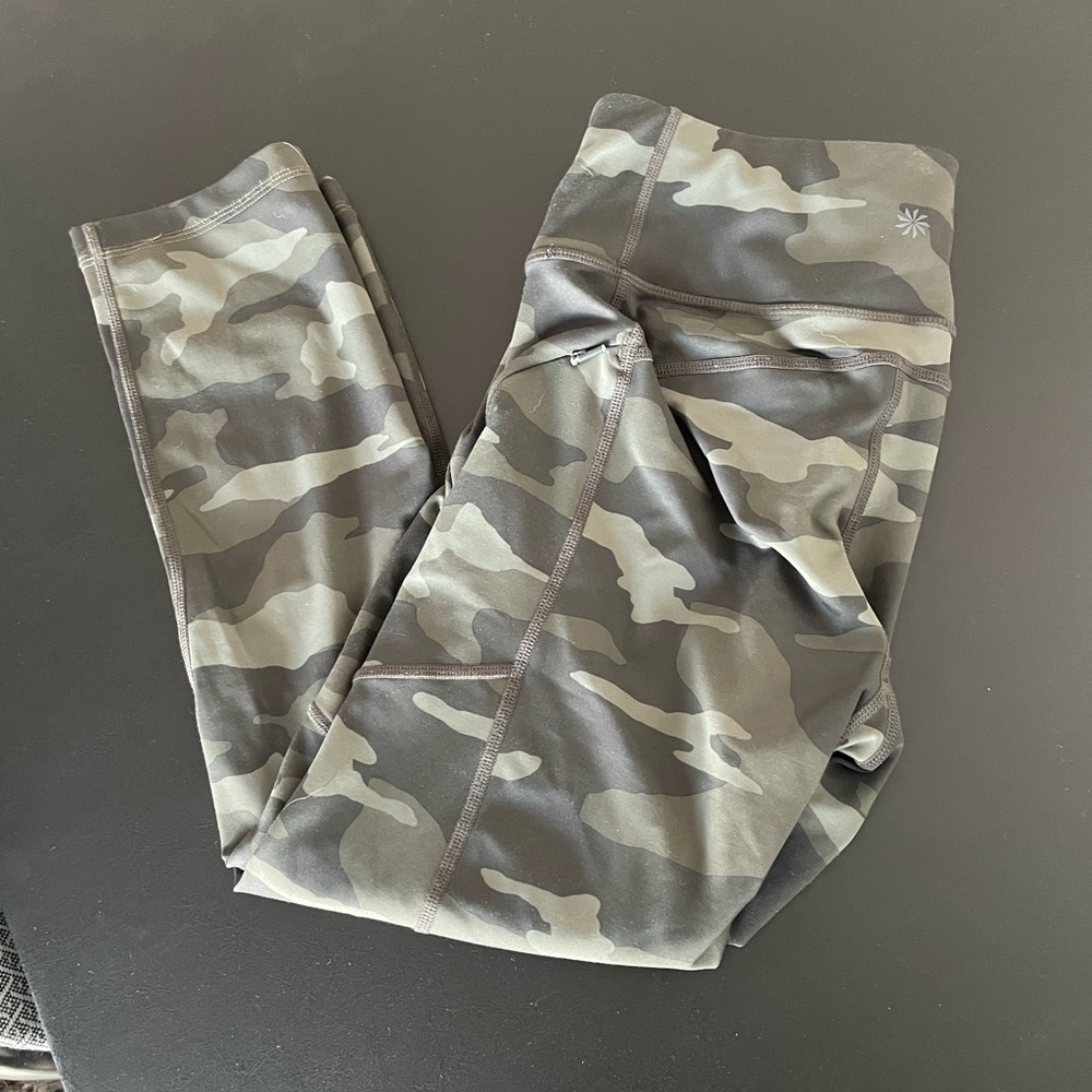Athleta cropped camo leggings